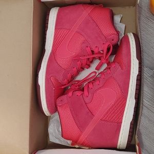 Rare- Nike Sky High Dunk l Size 7
